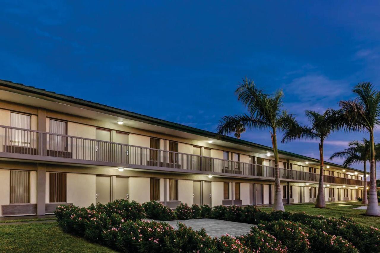 Aparthotel Getaway At The Marina à South Bradenton Extérieur photo